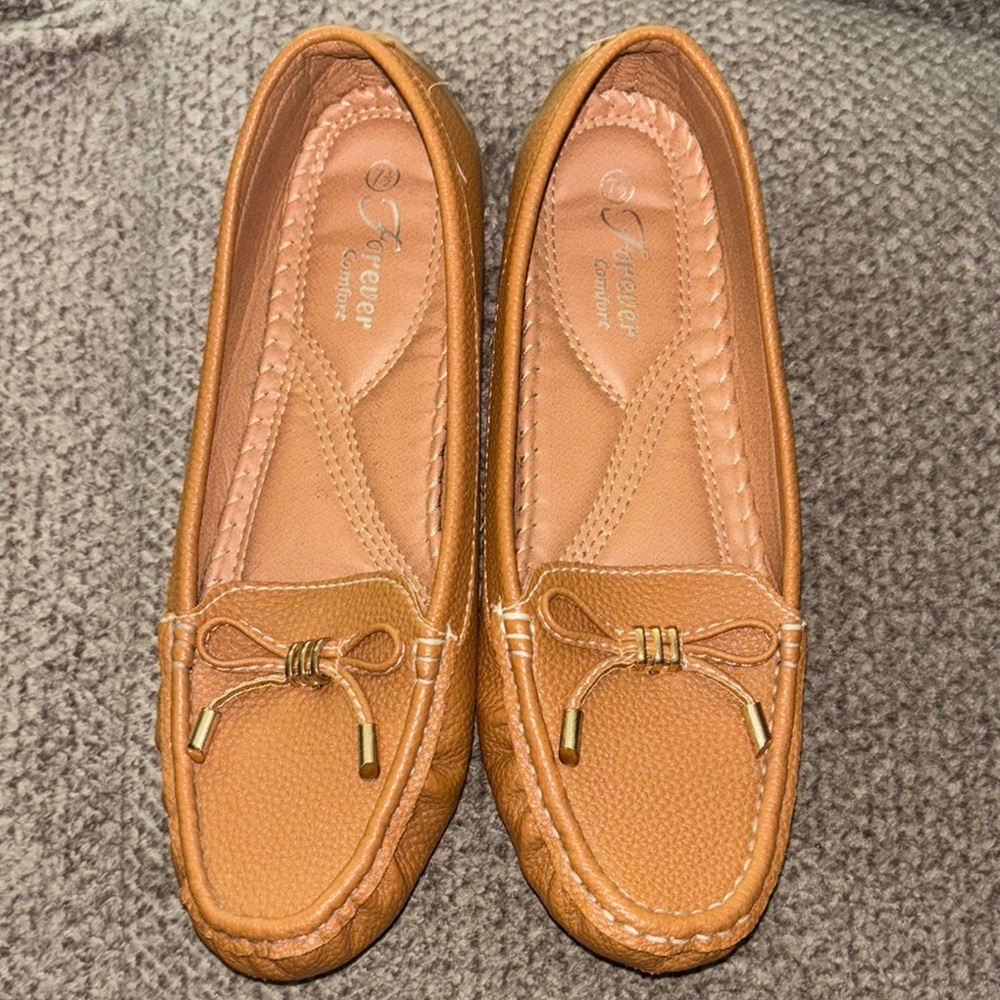 Forever Comfort Tan Moccasin-Style Shoes size 7.5